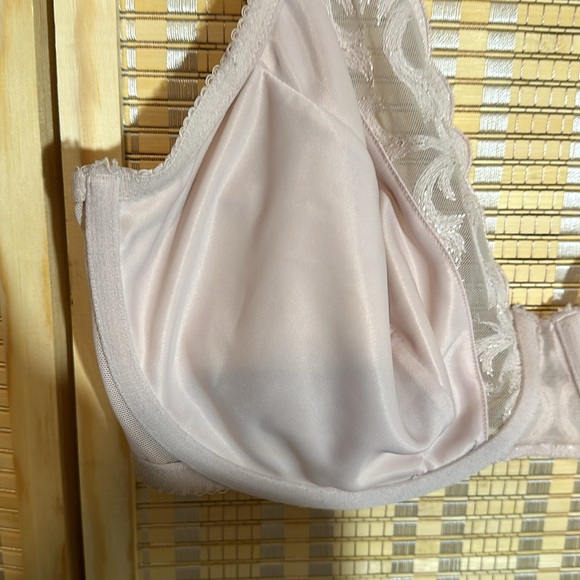 Vanity Fair Bra Cream Lace Mesh Underwire Minimizer Unlined 42D - Picture 12 of 14